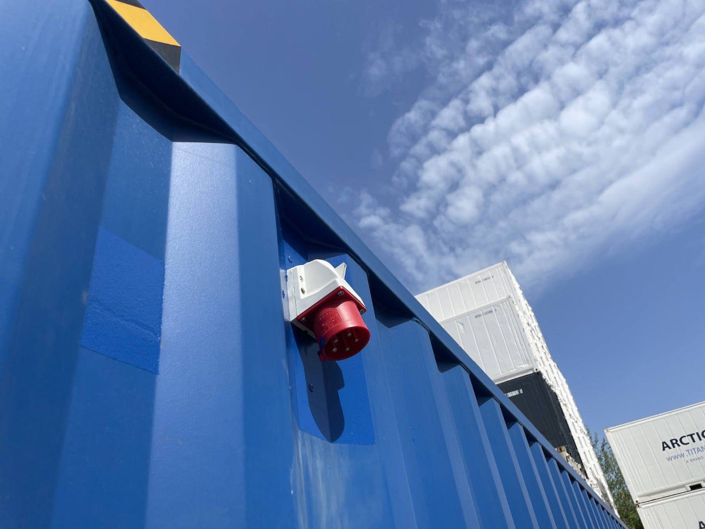 40 Fuß HC Seecontainer Double Door mit Reifenregalsystem und Licht