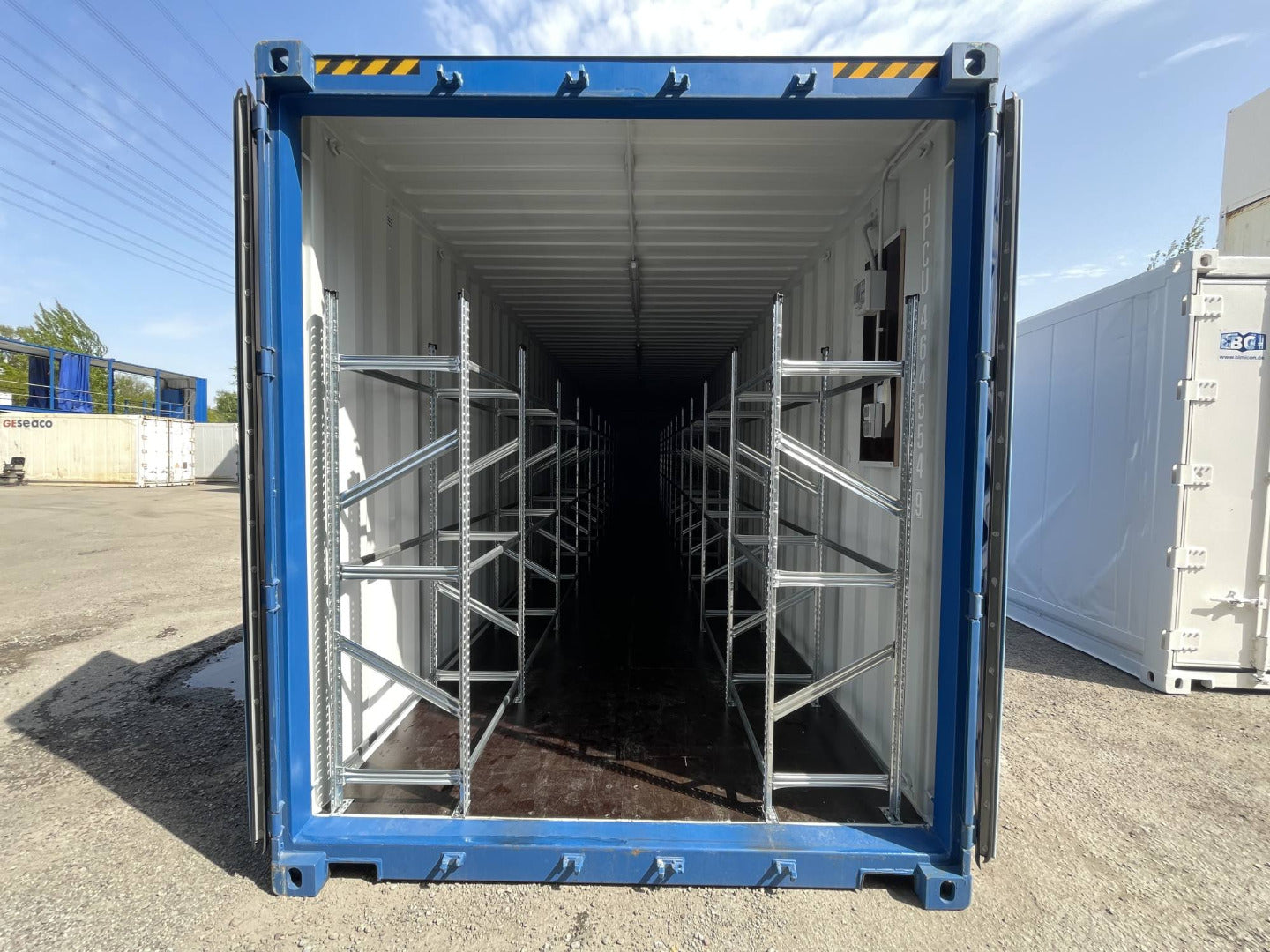 40 Fuß HC Seecontainer Double Door mit Reifenregalsystem und Licht