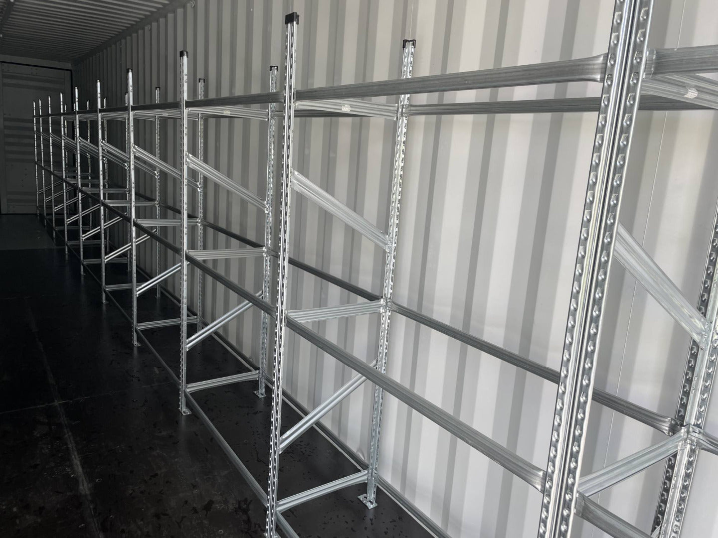 40 Fuß HC Seecontainer Double Door mit Reifenregalsystem und Licht