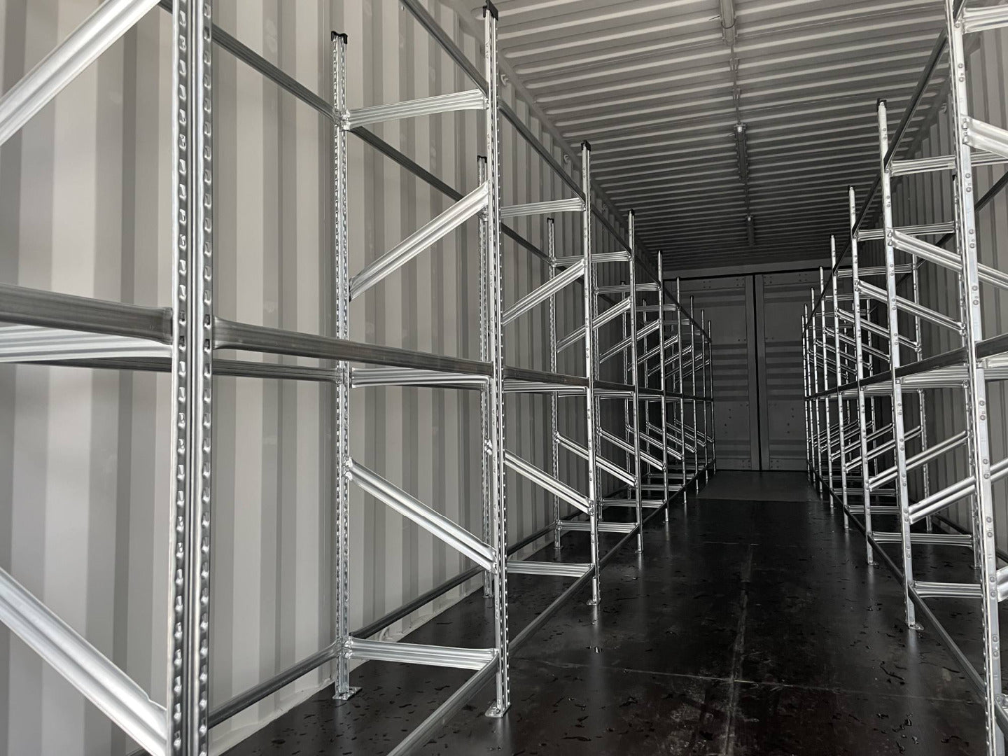 40 Fuß HC Seecontainer Double Door mit Reifenregalsystem und Licht