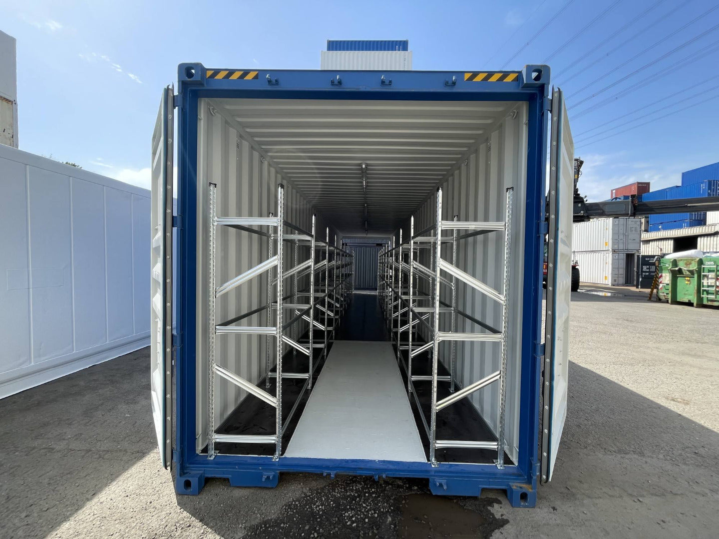 40 Fuß HC Seecontainer Double Door mit Reifenregalsystem und Licht